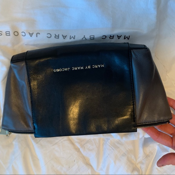Marc by Marc Jacobs Burg Boxer Clutch - Picture 3 of 6